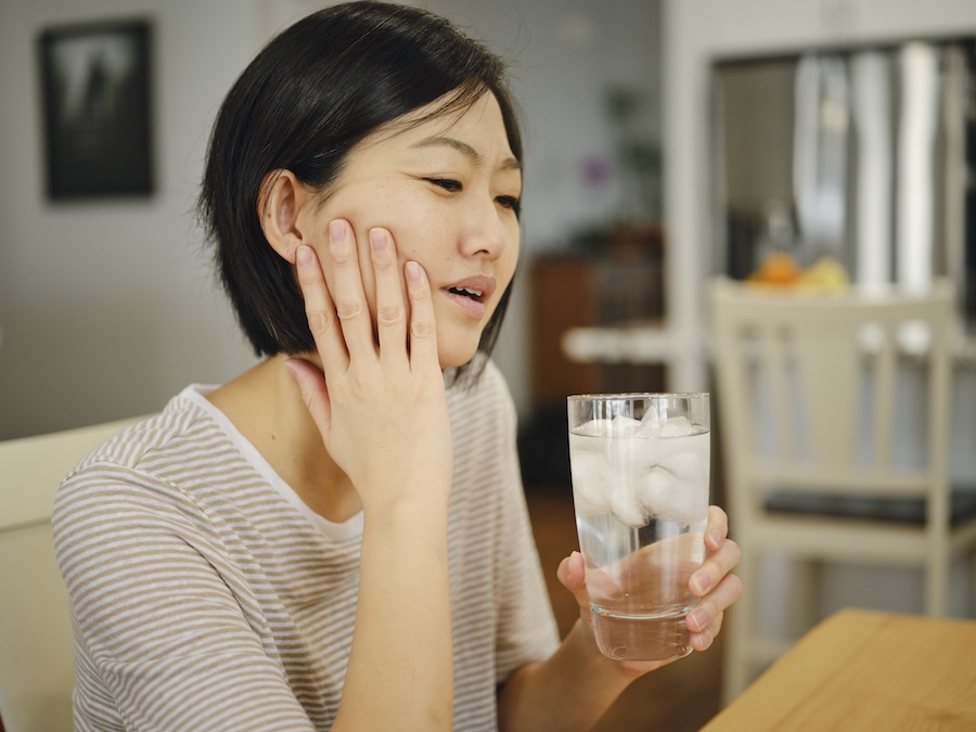 woman with tooth sensitivity after drinking ice water